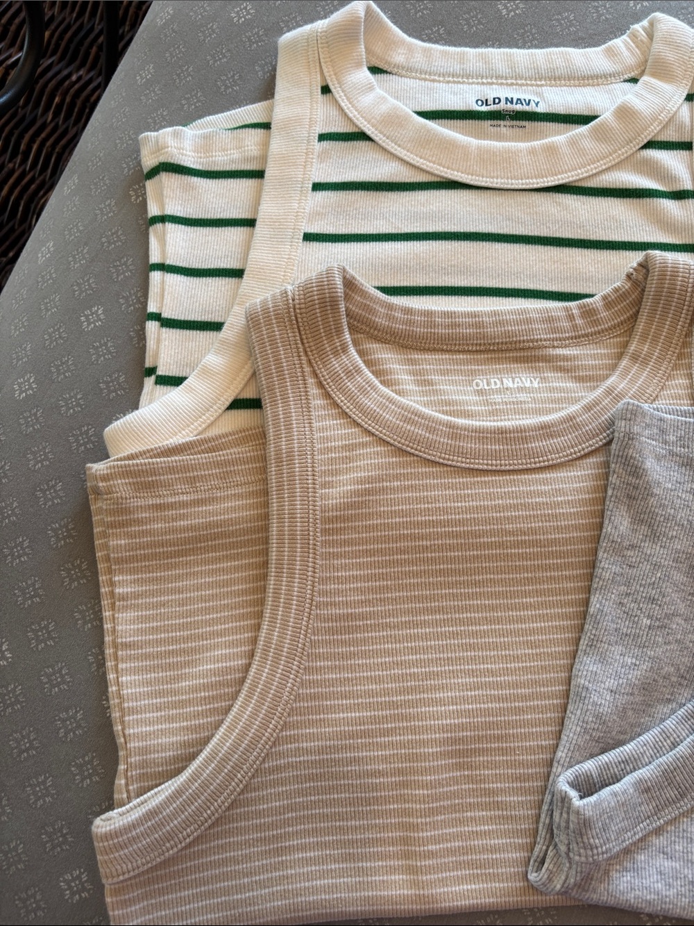 OLD NAVY TANK TOP BUNDLE in Size Large - Picture 3 of 8